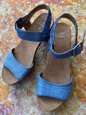 New - Women’s Dansko “Debby” Cobalt Blue Platform Sandals EU 39 / US 8.5-9